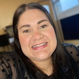 Meet your Posher, Debora